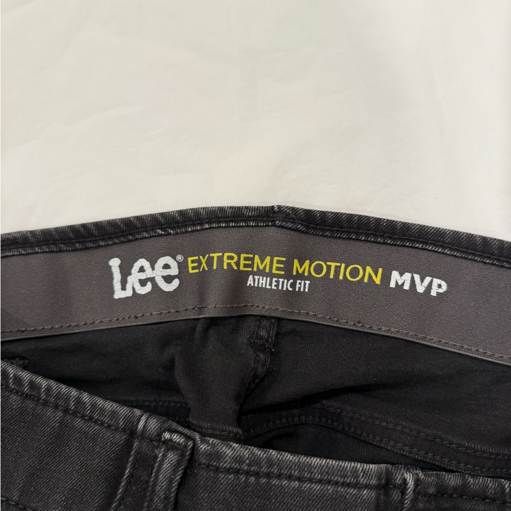 Lee Extreme Motion MVP Athletic Fit Jeans Size 40x32 - Picture 3 of 7
